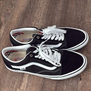 Vans Men's Classic Black and White Sneakers size 13